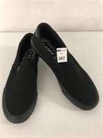 LUGS MEN'S SHOES SIZE 9 (WITH STAIN)