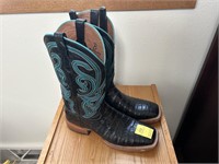 Pair Ariat 11D Boots, Nice Condition