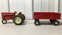 ERTL INTERNATIONAL TRACTOR WITH ERTL METAL BOX