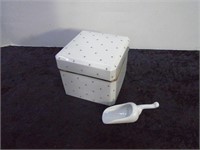 Norell 4" Square Dresser Powder Box & Scoop