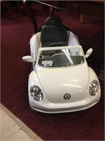 CHILDS BEATLE ELECTRIC CAR W/ CHARGER