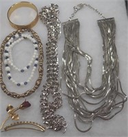 7 PIECES COSTUME JEWELRY NECKLACES, BROOCHES