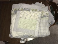 Queen Comforter w/ (2) Pillow Shams