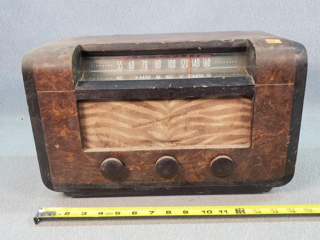 Antique 16" Radio