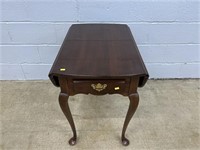 Mahogany Queen Drop Leaf 1-drawer End Table