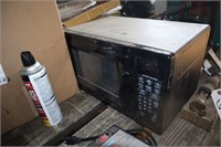 1/2 Wagon Misc- microwave, iron, Pots/pans