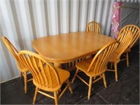 60"L X 42"W WOOD DINING ROOM TABLE / 6 CHAIRS