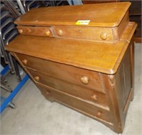 ANTIQUE  CHEST OF DRAWERS