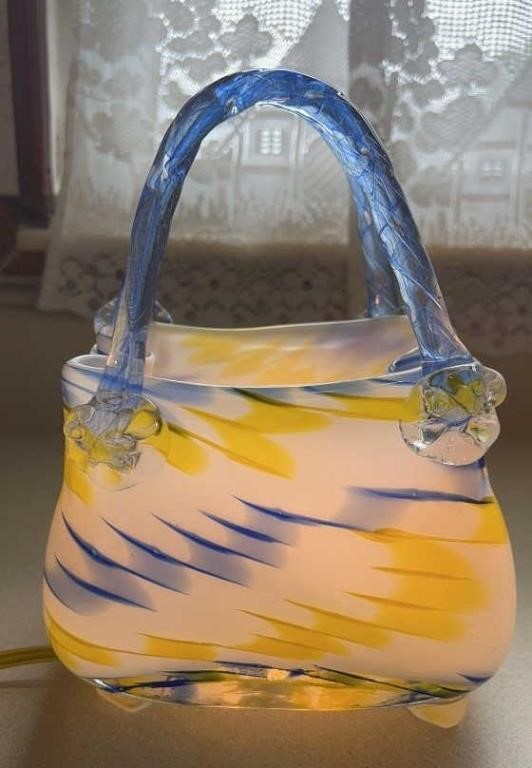 ART GLASS BASKET LAMP