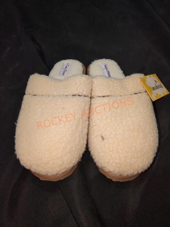 Slippers Size Large 9-10