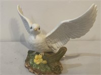 Ceramic dove bird w/ wood base - Measures 5” x 8”