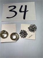 Two sets earrings