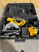 Dewalt-saw and flashlight (no battery or charger)