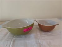 Pyrex bowls 2.5 qt, 1.5 pt