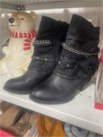 SZ 6.5 BOOTS