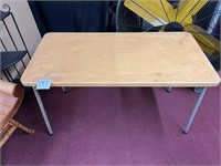 4FT PLASTIC FOLDING TABLE