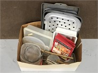 Lot of assorted kitchen items