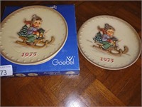 (2) 1975 M.J. Hùmmel Hand Painted Decorative