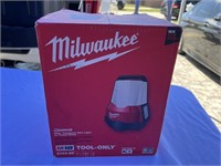 MILWAUKEE M18 COMPACT SITE LIGHT W/ FLOOD MODE -