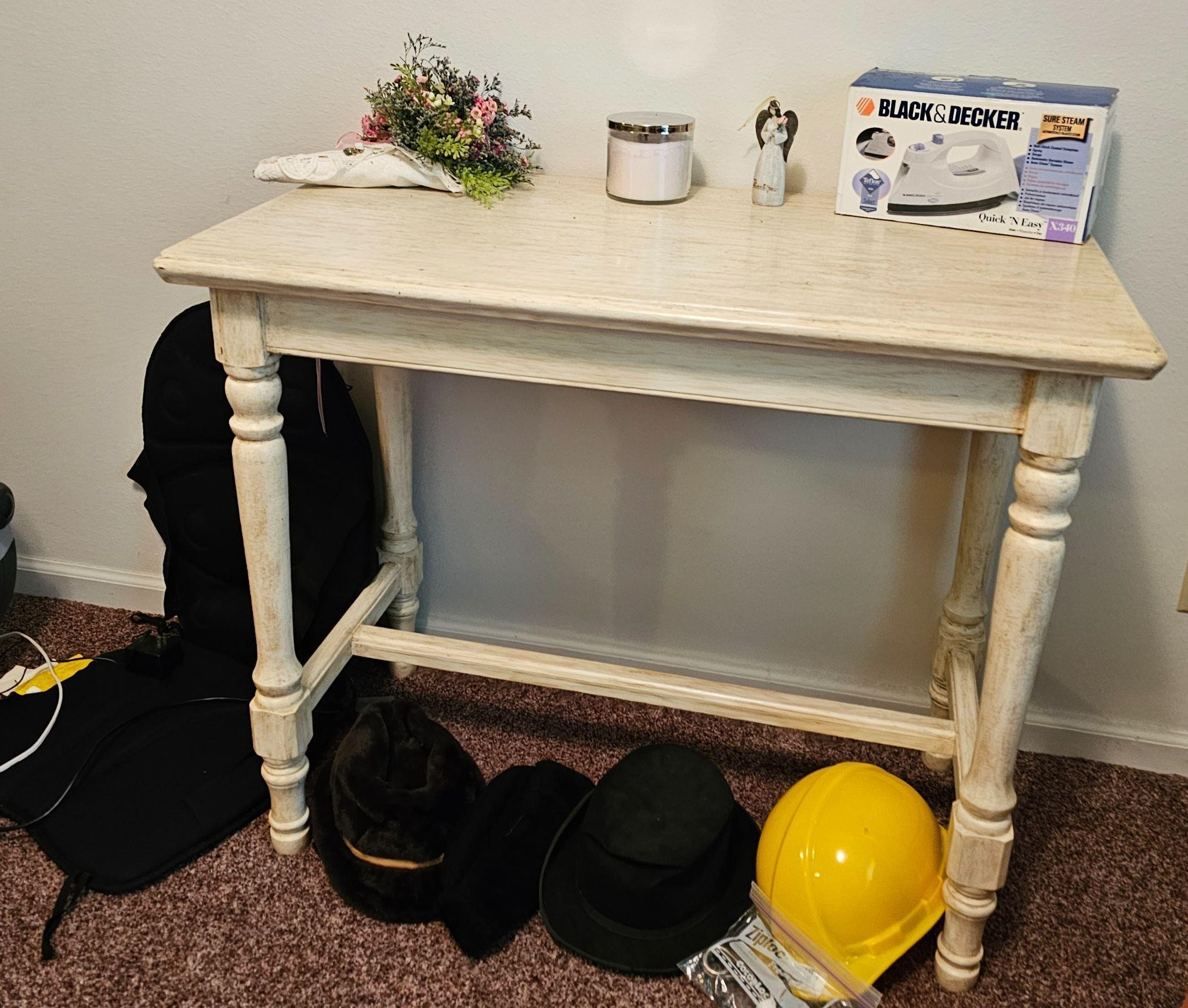 Table w/accessories