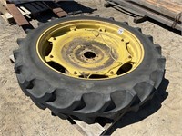 (1) FIRESTONE 13.6-46 Tractor Tire & JD Rim