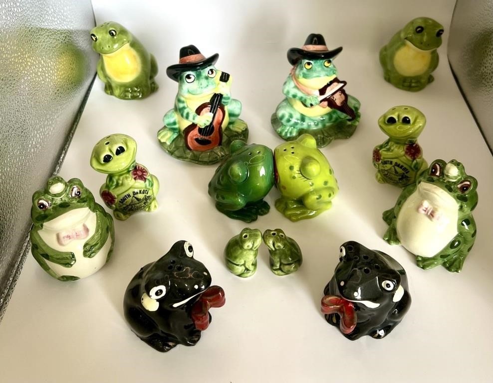 Frogs collectible Salt and Pepper shakers