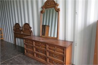 WOOD QUEEN HEAD BOARD / 9 DRAWER DRESSER / MIRROR