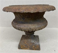 Cast-iron urn