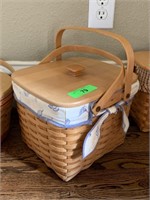 LONGABERGER PICNIC BASKET W LINER & LID