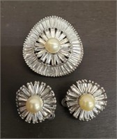 Marked Jomaz Rhinestone & Faux Pearl Brooch &