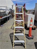 LOUISVILLE SIX FOOT YELLOW FIBERGLASS LADDER