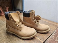 TIMBERLAND Work Boots Sz 7 (Ladies - Boys)