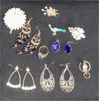 Costume Jewelry Lot of brooch, & earrings