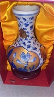 9 IN GOLD PAINTED PORCELAIN VASE FROM THAIWAN