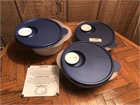 Mint Matching Set of Tupperware Bowls w/Lids
