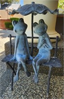 L - PAIR OF FROGS ON BENCH YARD DECOR (Y16)