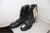 NEW COMBAT BOOTS SIZE 9R