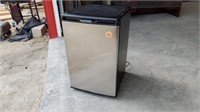 Igloo FR465 Bar/ Mini Refrigerator