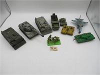 SELECTION OF ARMY TOYS DINKY AND MATCHBOX