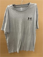 Final sale with stain - Size XL UA Men's Tshirt