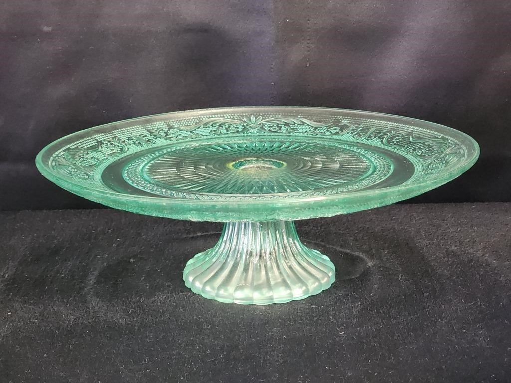 TIARA GLASS PEDESTAL CAKE PLATE