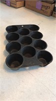 Cast iron muffin pan 11 holer with chunk missing