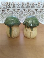 Mushroom salt and pepper shakers