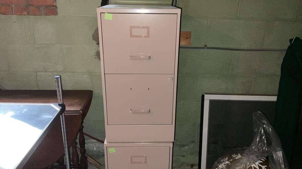(2) drawer filing cabinet 18x14x27