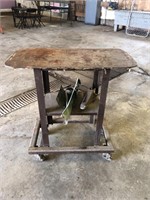 Rolling metal work stand