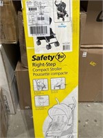 XL storage Safety Right step compact stroller