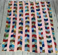 5' 5" x 6' 4" Vintage Hand Made Quilt