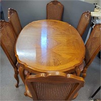 Oak French style table with 6 chairs and 2 leaves
