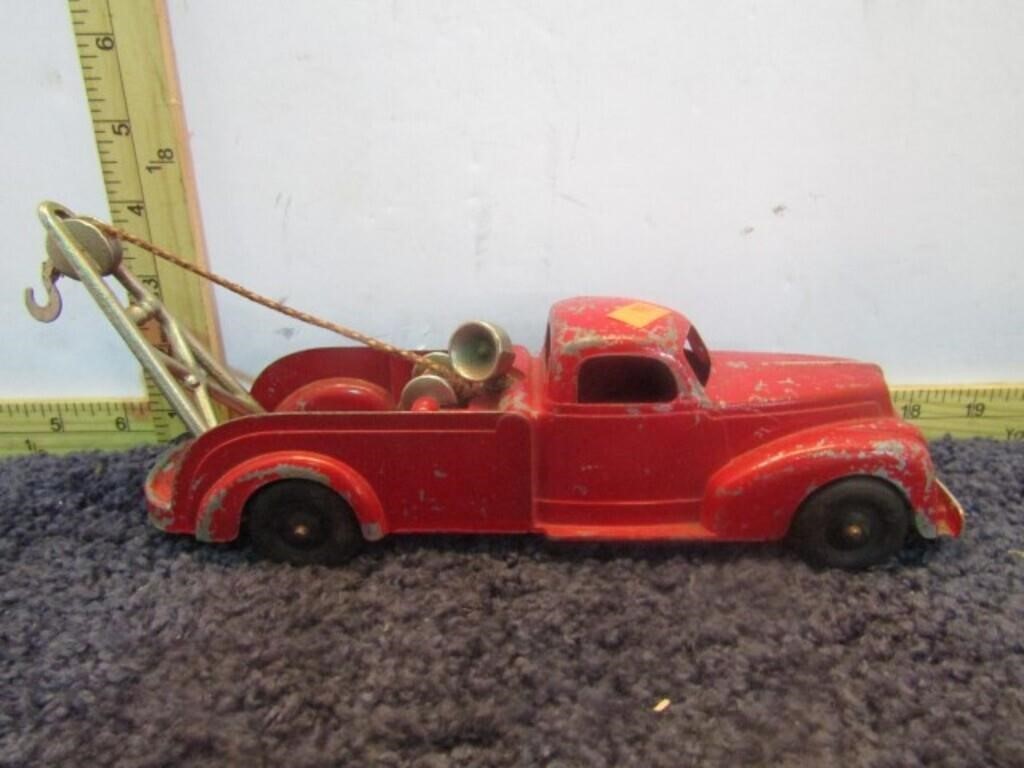 HUBLEY KIDDIE TOY WRECKER TRUCK