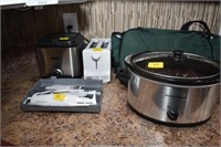 GROUPING OF SMALL KITCHEN APPLIANCES
